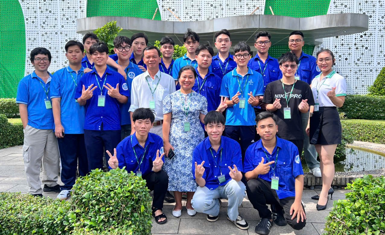 Sinh viên Trường Cao đẳng Công nghệ Thủ Đức hào hứng tham gia các hoạt động tham quan doanh nghiệp trong tháng 11/2025